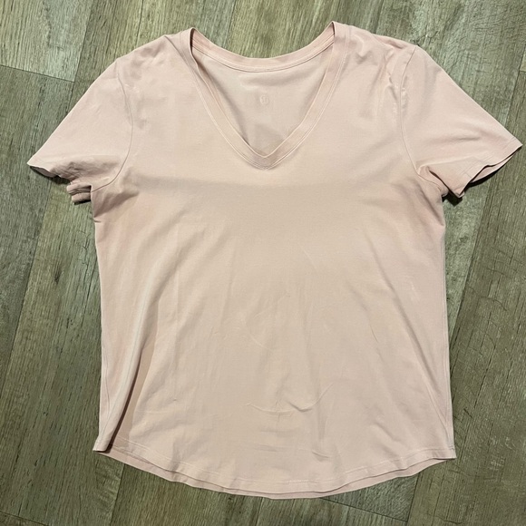 Lululemon Love V-neck T-Shirt- light pink - Picture 1 of 3